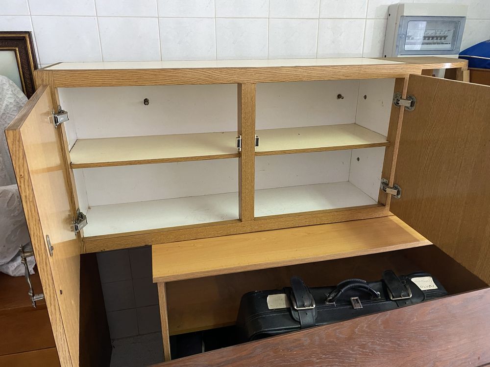 Movel de parede para arrumos