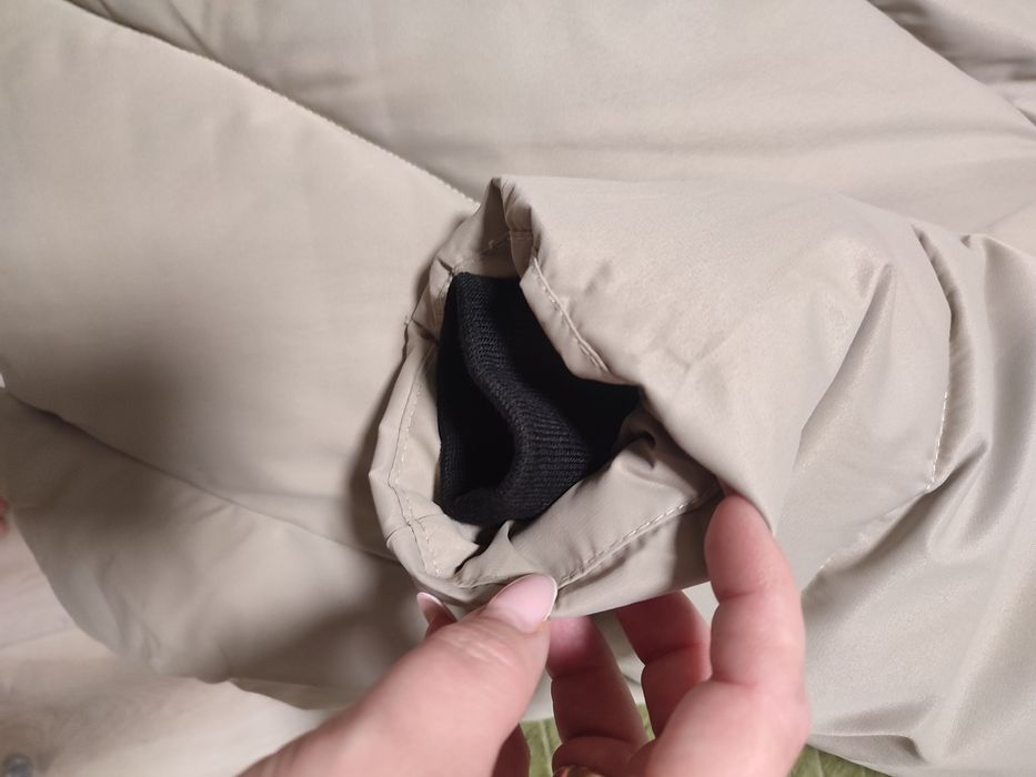 Продам зимню куртку нова