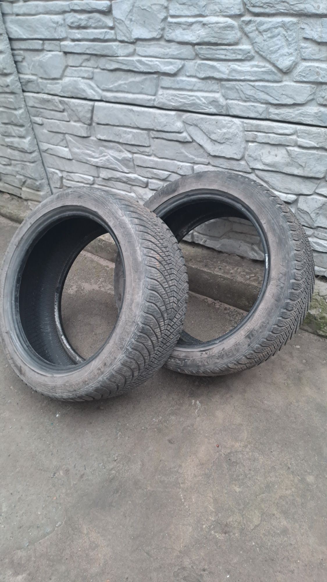 Продам резину Goodyear vector 4 sesons