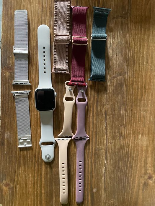 Apple Watch 9 41 mm z oryginalnym paskiem