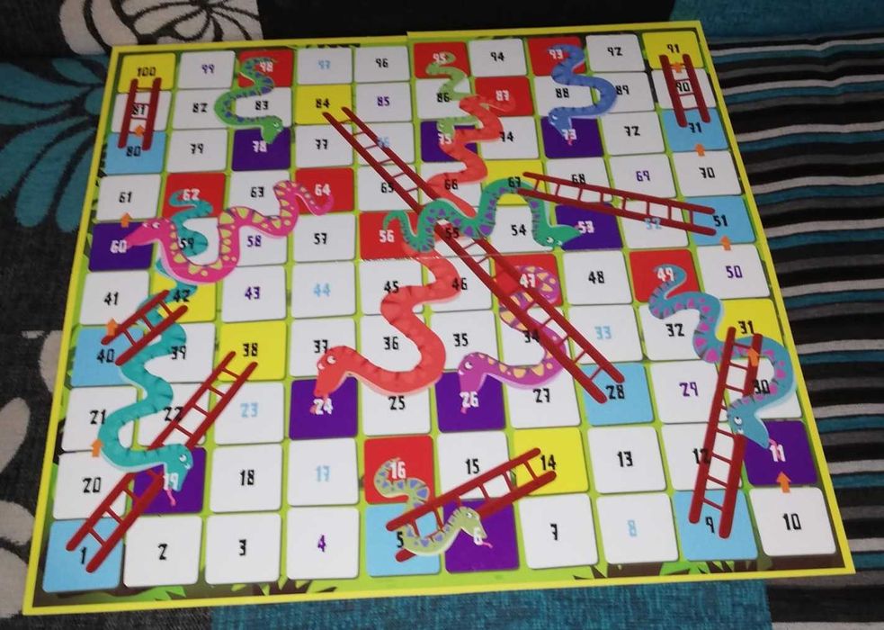 Dwie gry planszowe do nauki zegara "Poznaję zegar" i "Domino zegar"