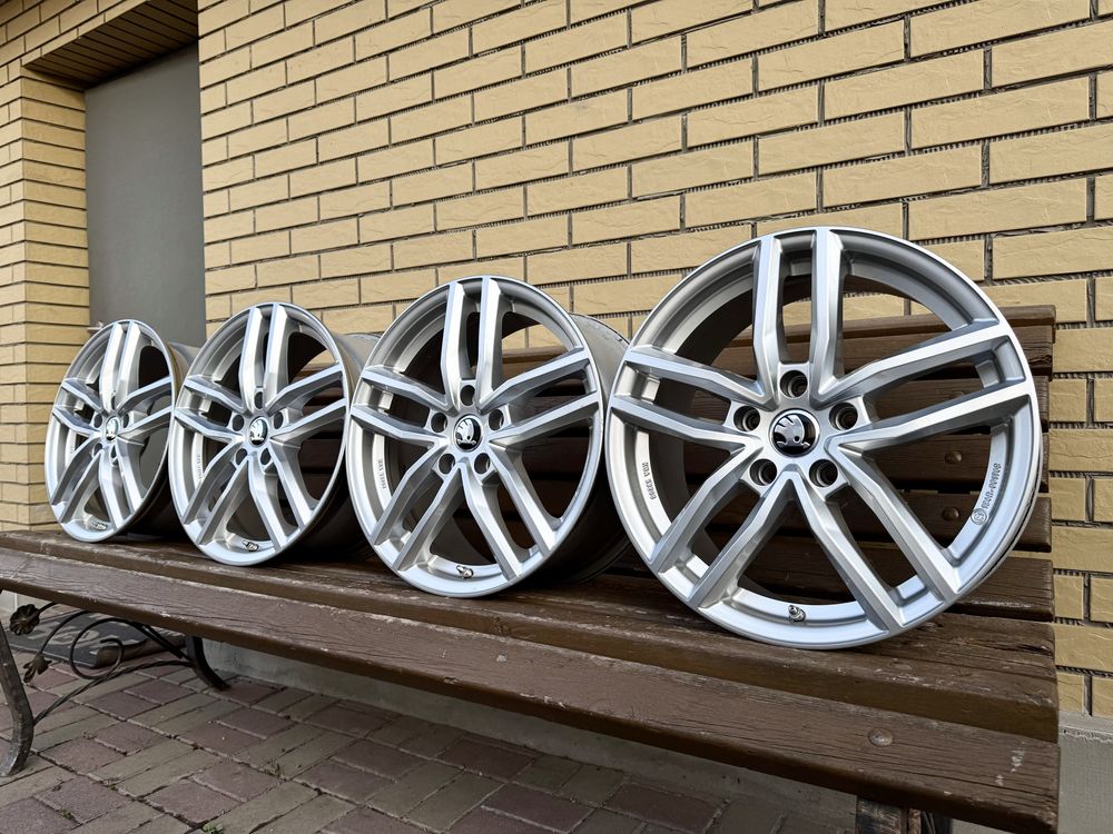 Диски R17 5.112 ET52 шкода а5 а7 гольф тоуран кадді мерседес віто а в