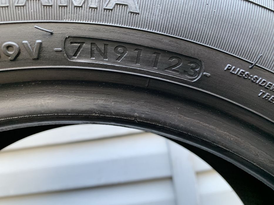 Пара зимових шин Yokohama 165/60 R14 W*Drive V903