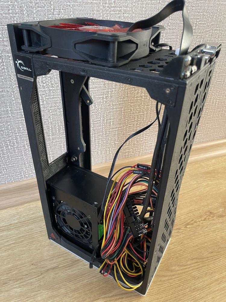 Корпус iTX з блоком живлення