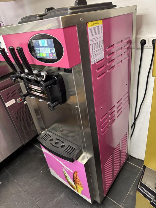 Maquina de gelados soft e açaí 2 cubas