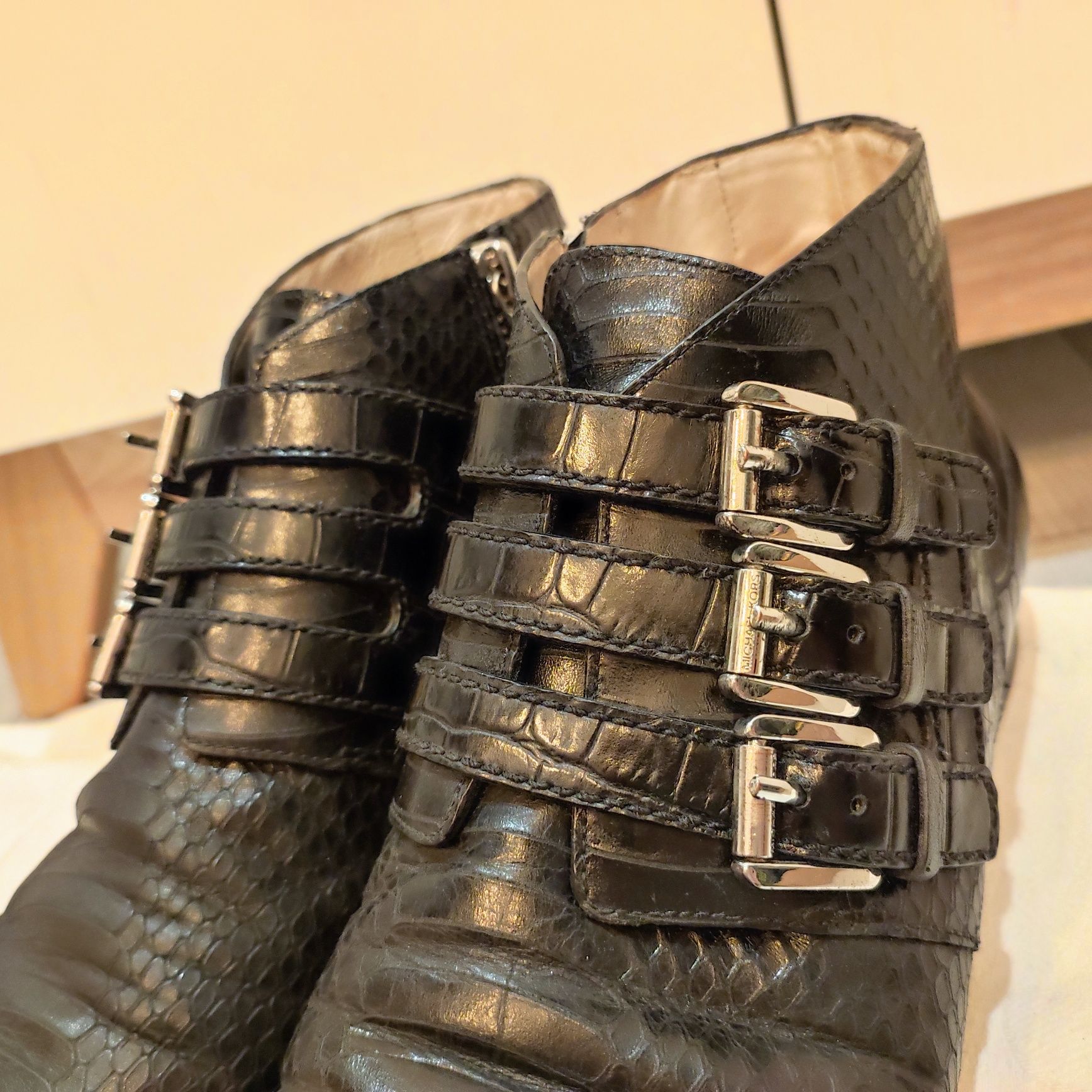 Botki czarne firmy Michael Kors rozm. 38