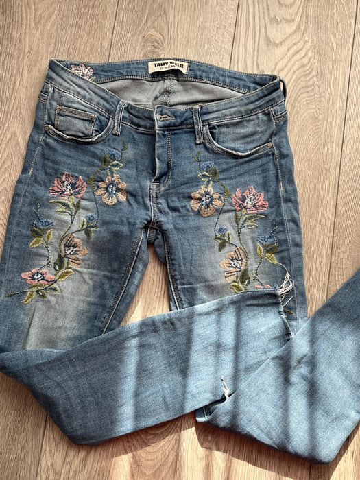 Джинси з вишивкою