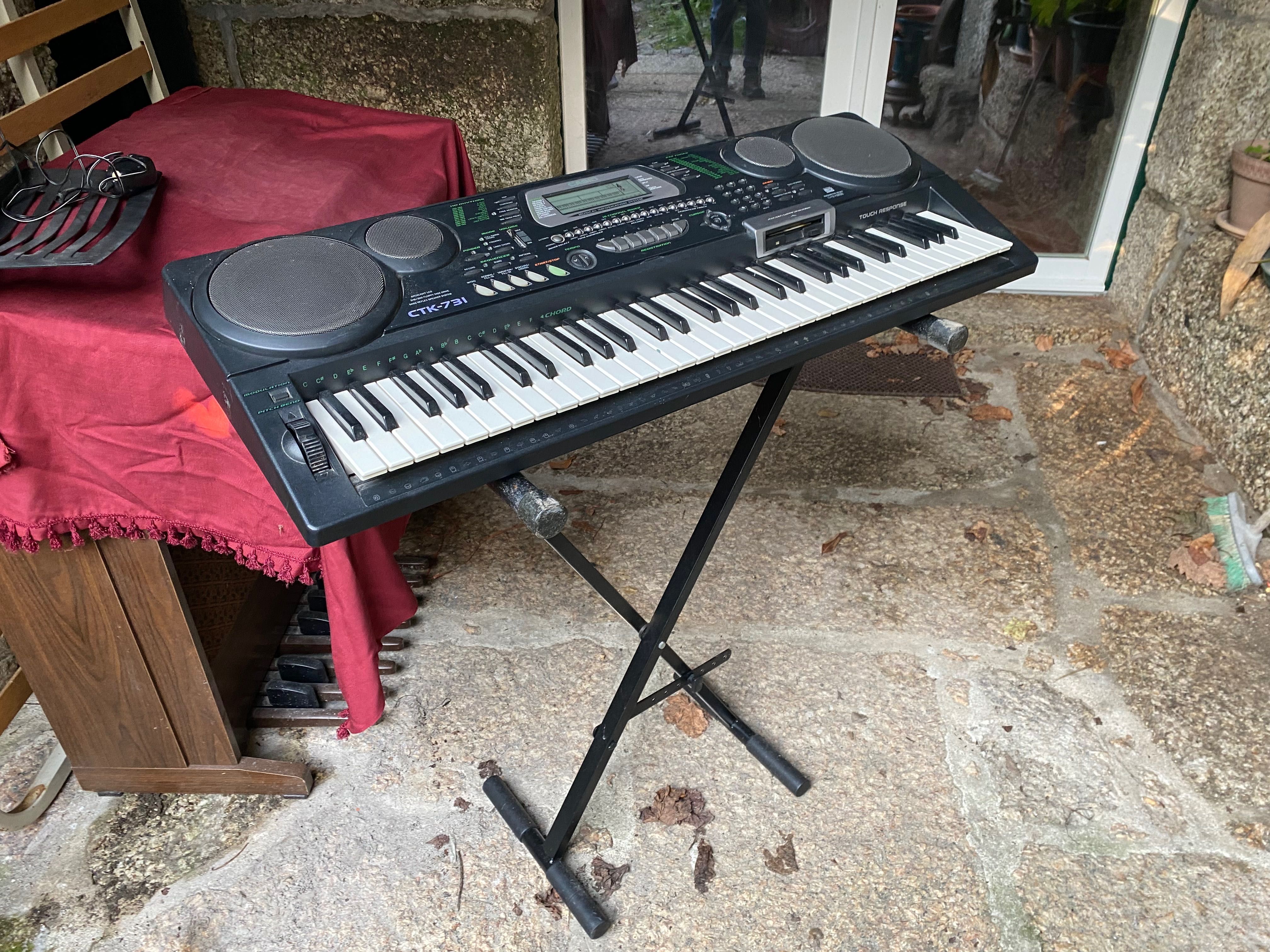 Teclado Casio CTK-731