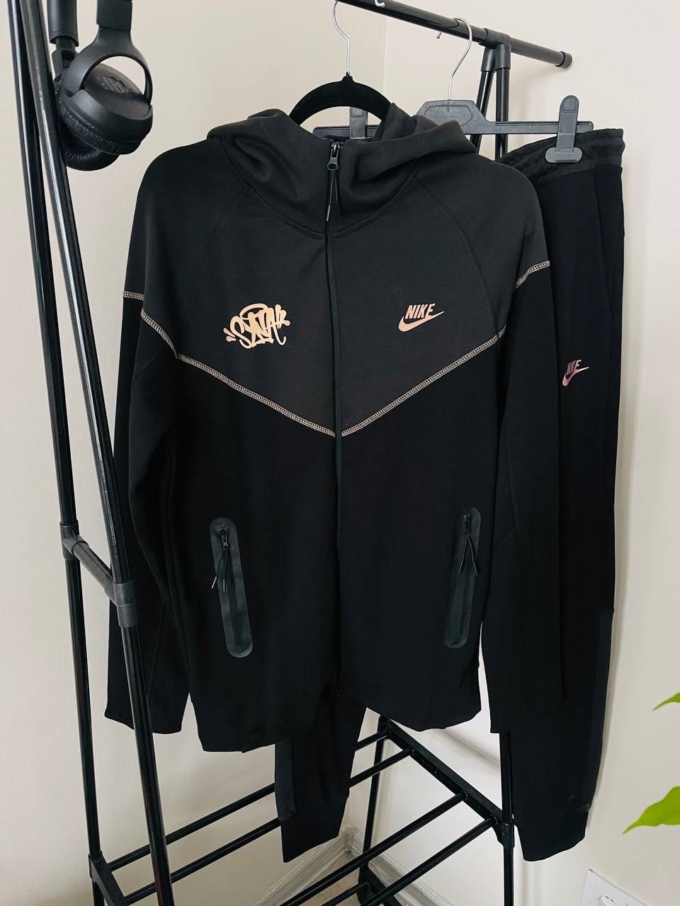 Dres Nike Tech  fleece x syna
