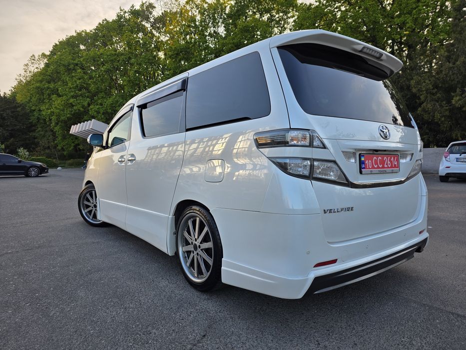Toyota Vellfire 2,4 CVT 2010 7 мест