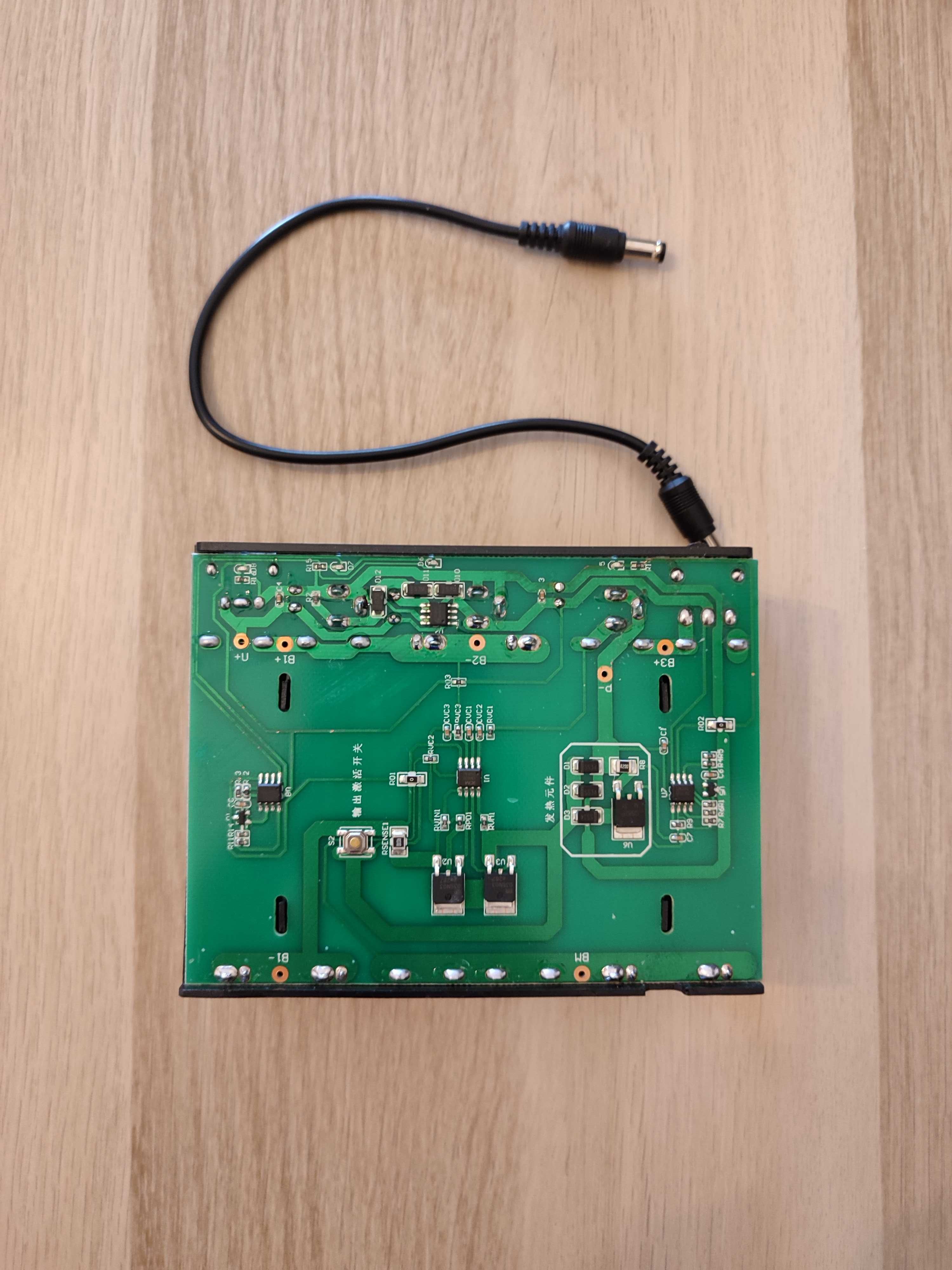 DIY UPS 12v com 3A de saída (bateria 6x18650)