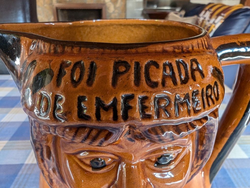 Bilha Jarro "Foi Picada de Enfermeiro"