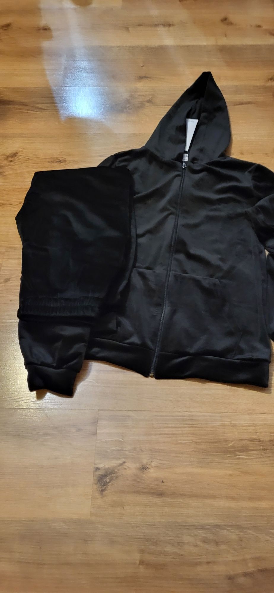 Dres welurowy polskiej produkcji rozmiar L