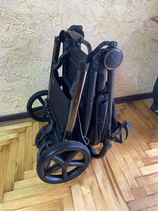 Коляска прогулочная Carrelo