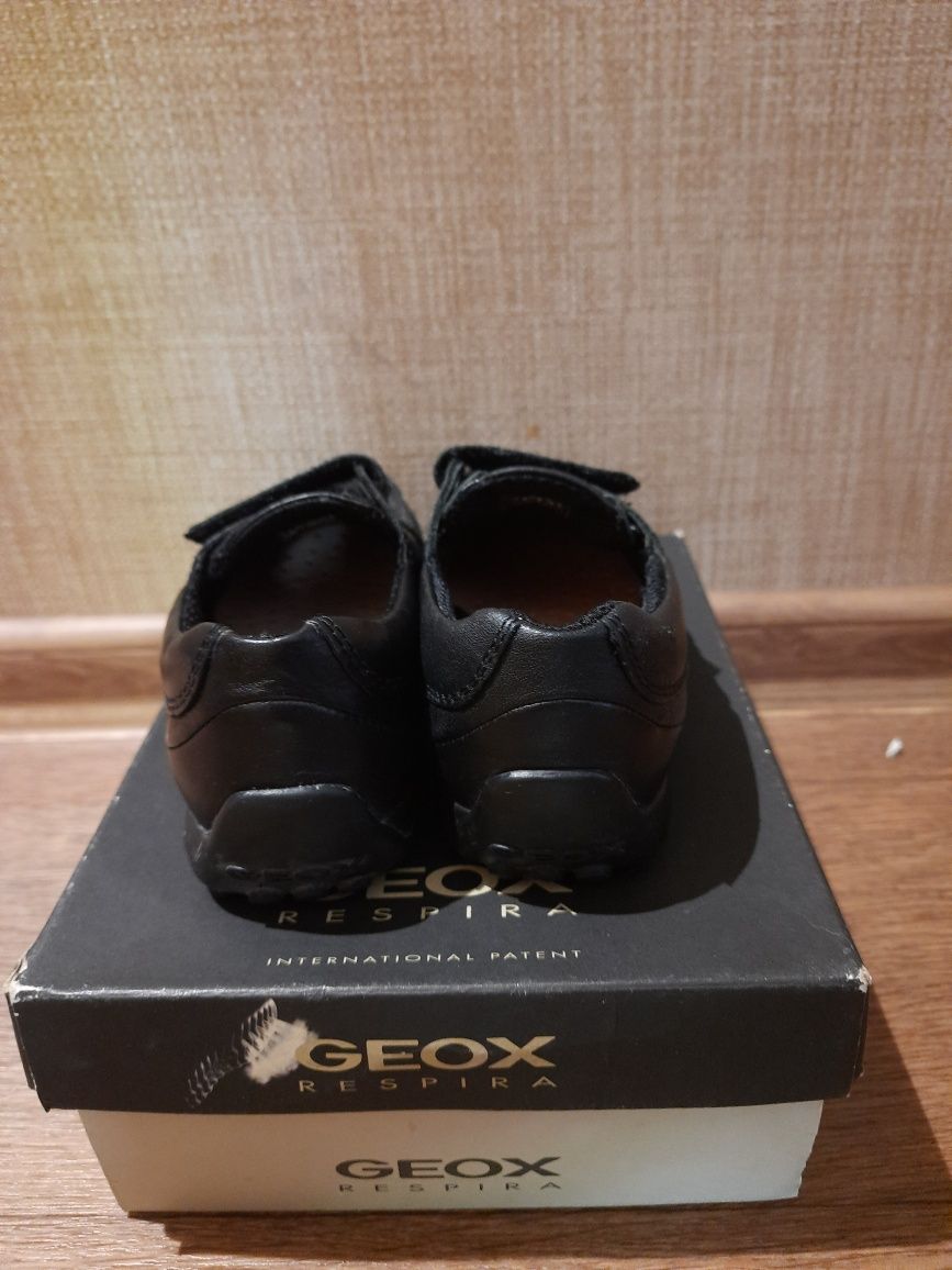 Туфлі шкіряні нові geox 27