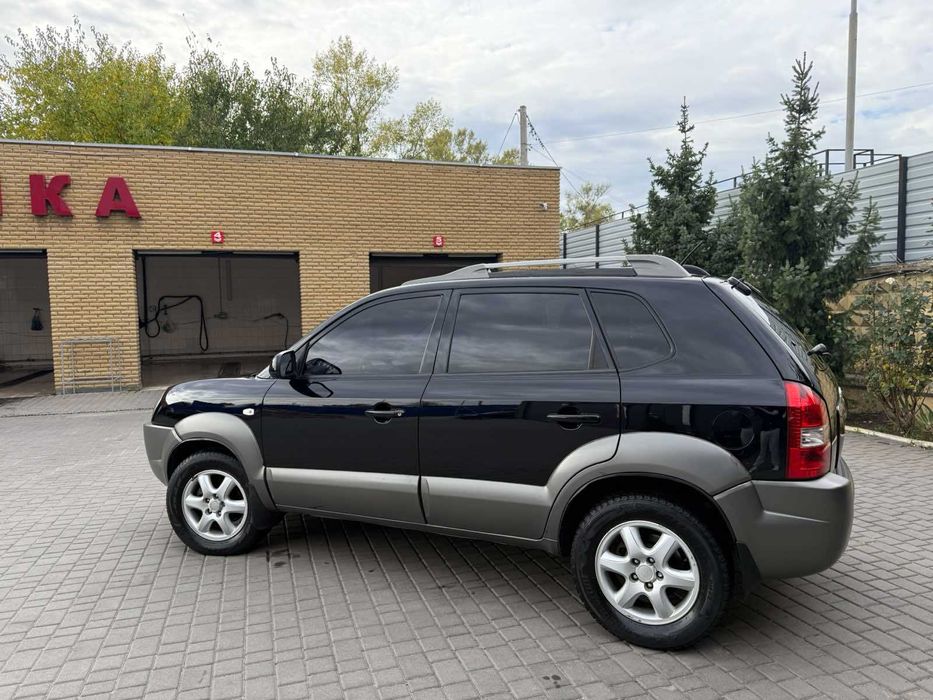 Hyundai Tucson 2008 г 2.0 л дизель, механика, полный привод