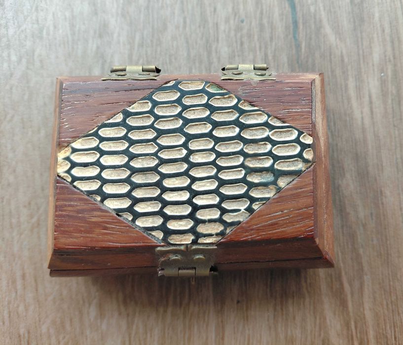 Caixinha em madeira/Guarda jóias