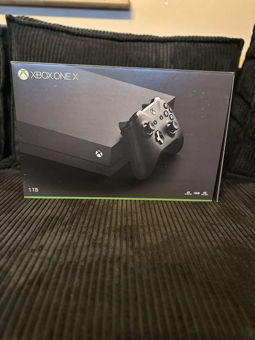 Konsola Xbox One X +pad+gry
