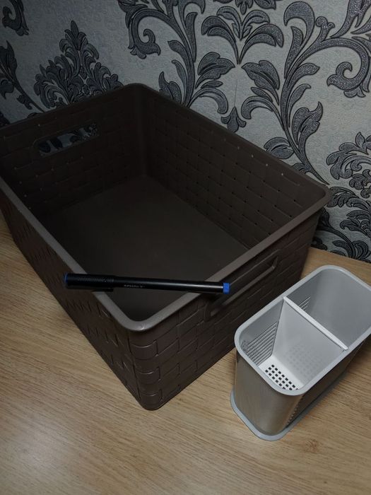 Кошик для білизни Curver Natural Style, та інші ящики і коробки.