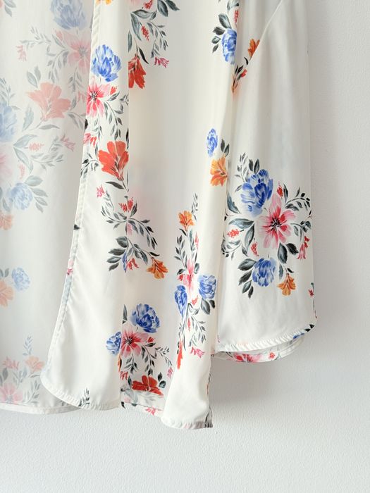 Bluzka narzutka Primark plażowe pareo letnia kwiaty biała boho etno