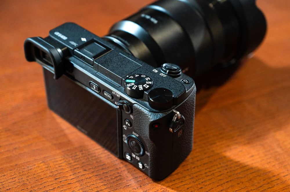 Sony A6400 + об'єктив Sony SELP 18-105mm f/4 G