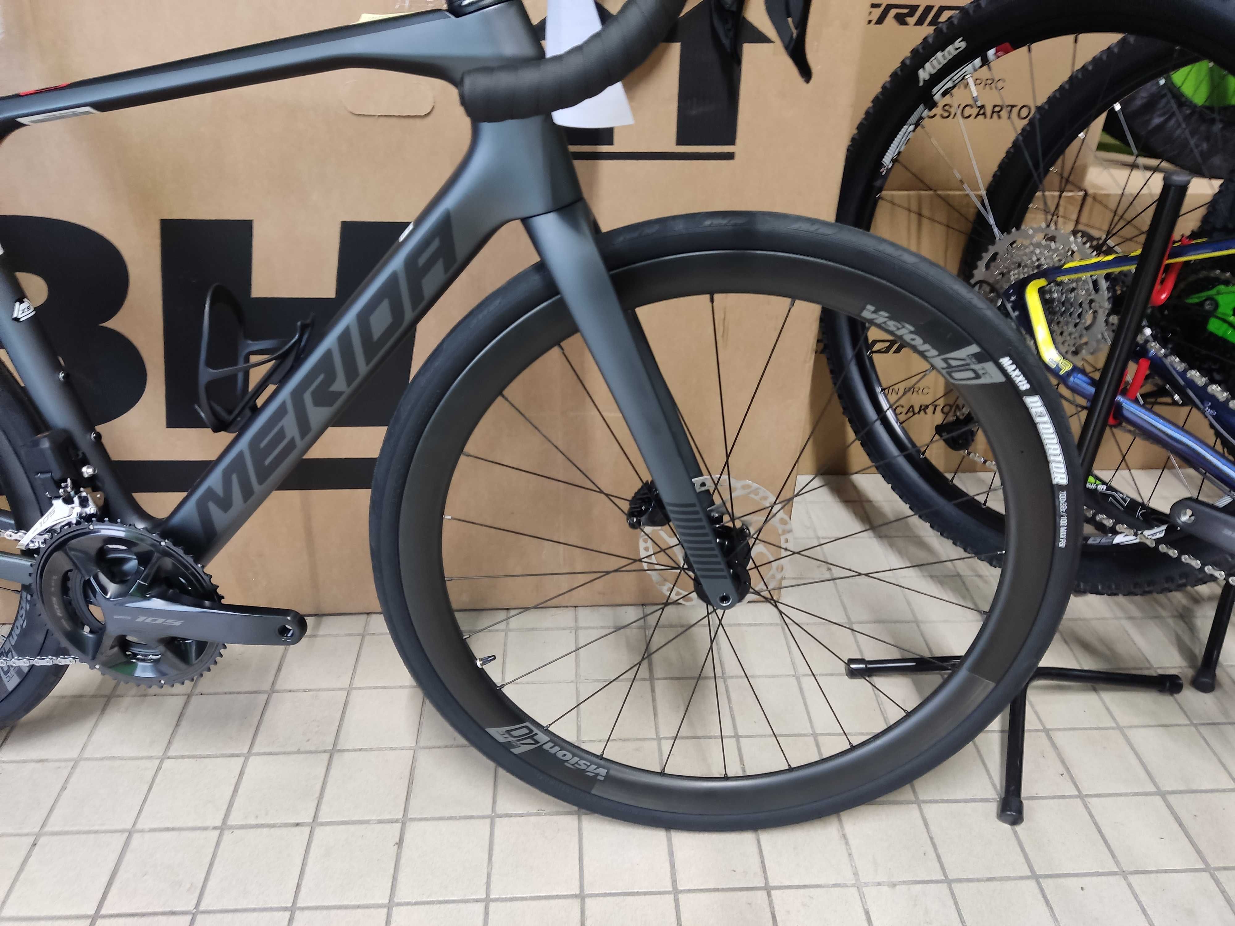 Merida NOVA com rodas de carbono e di2