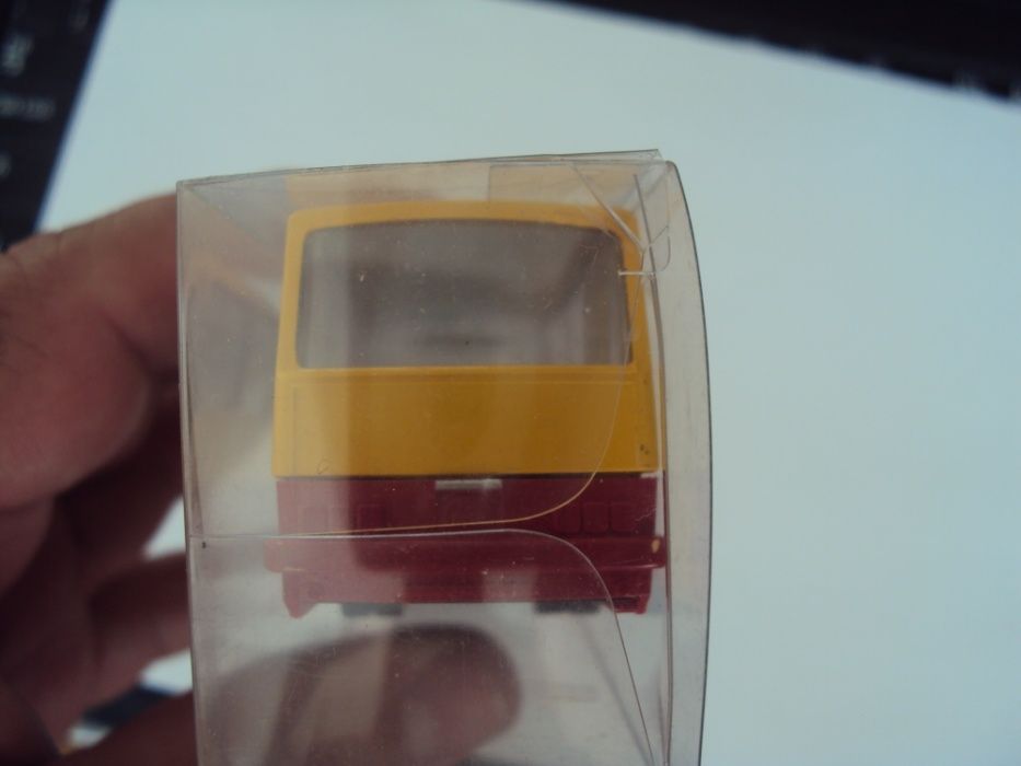 model autobusu do kolejki 1/87 H0 ikarus 260 z przesyłką