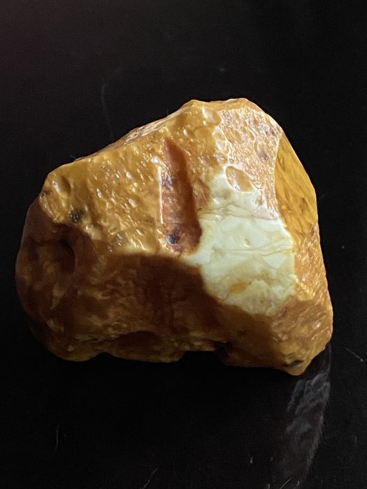 Surowy bursztyn bałtycki  , baltic amber, biały