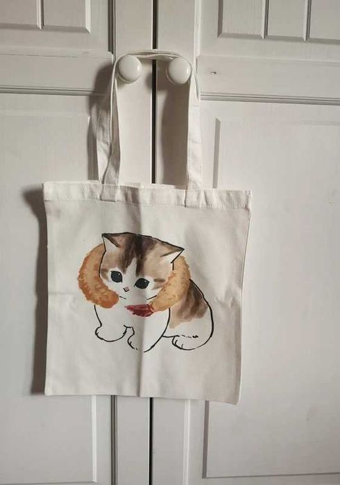 Urocza torba shopperka materiałowa na zakupy z grafiką mofusand