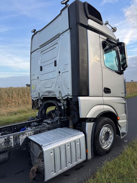 Mercedes- Benz Actros 1843