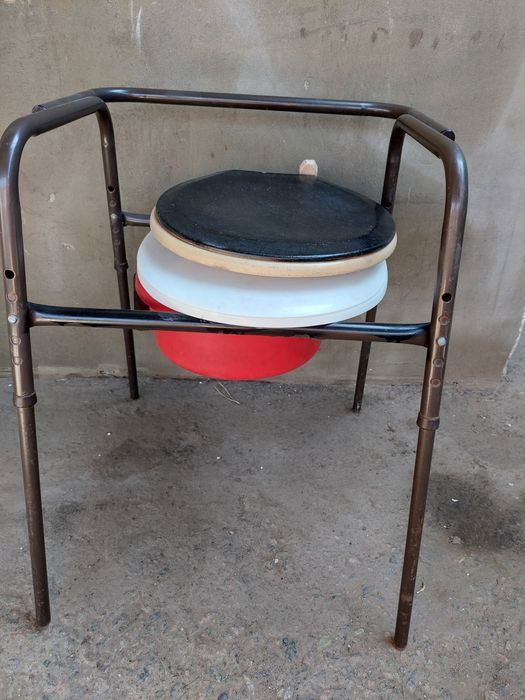 Стілець-туалет у гарному стані