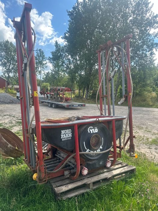 Rozsiewacz nawozu pneumatyczny 7m plastykowa skrzynia zasypowa