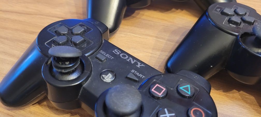 3 pady dualshock 3 do PS3 - 2 po 60 zł, 1 w gorszym stanie 50