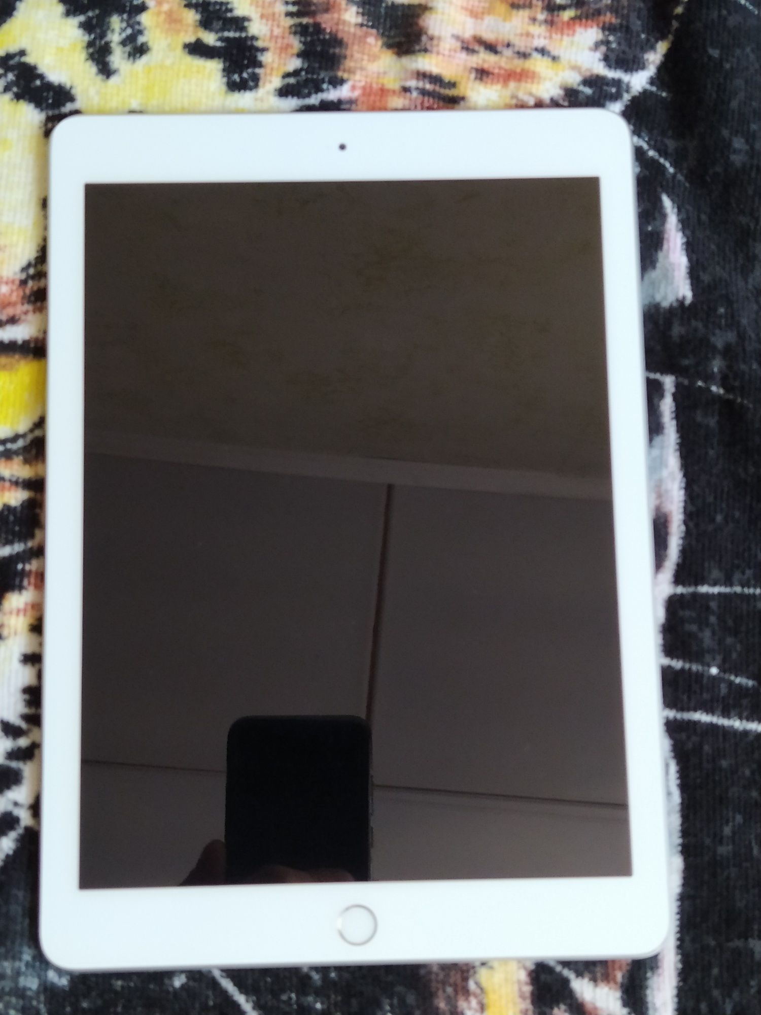 Apple iPad 6 32 GB WiFi. Стан нового.