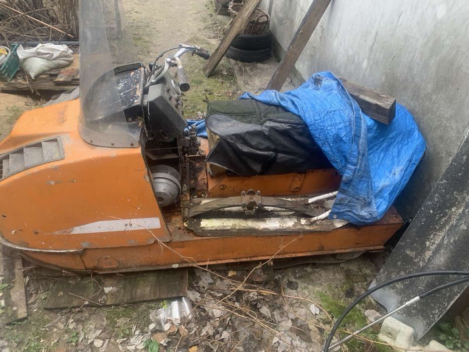 Продам снегоход буран