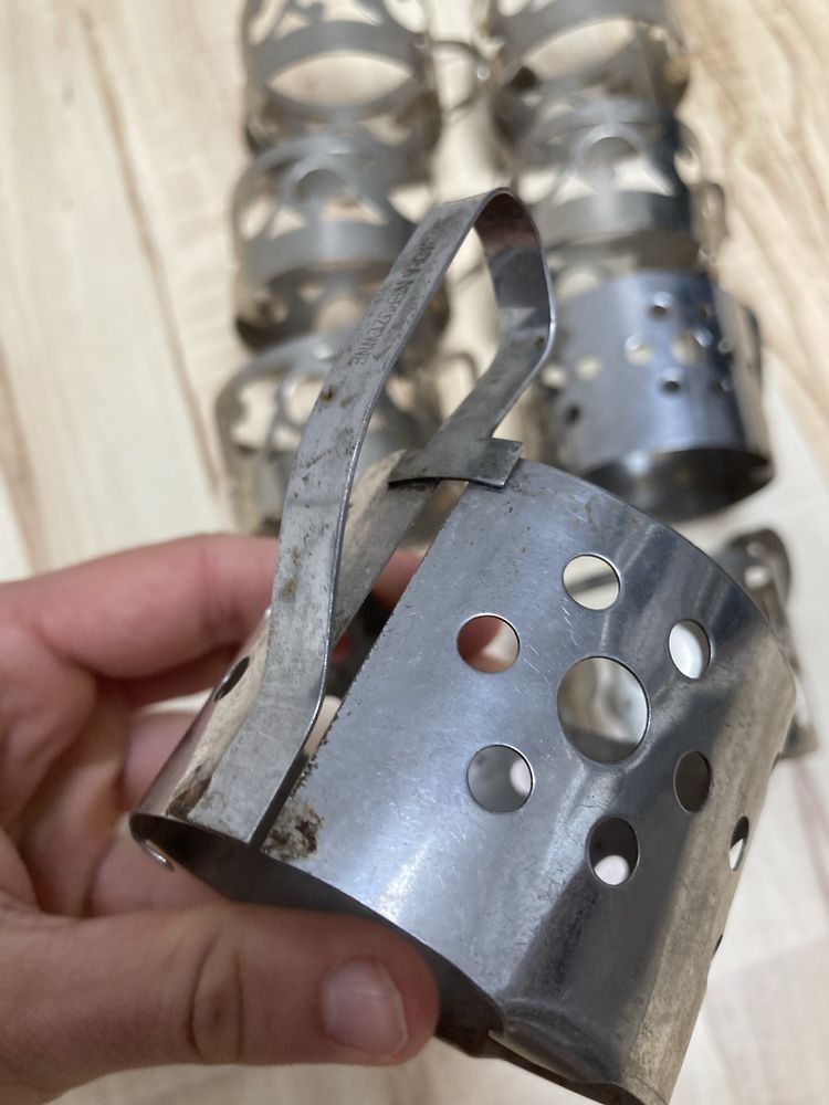 Zestaw 8 metalowych koszyczków do szklanek PRL vintage uchwyt