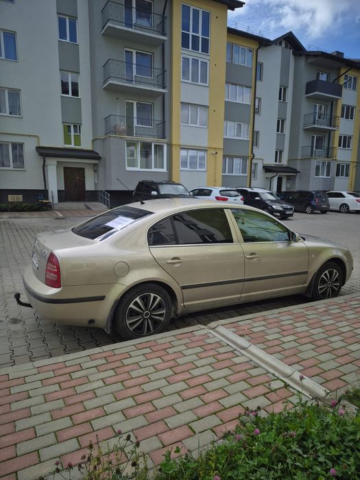 Skoda.  superb..