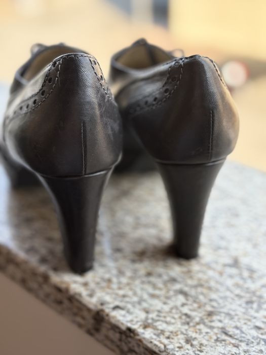 Botins em pele (nunca usados) HAITY (tam 38)