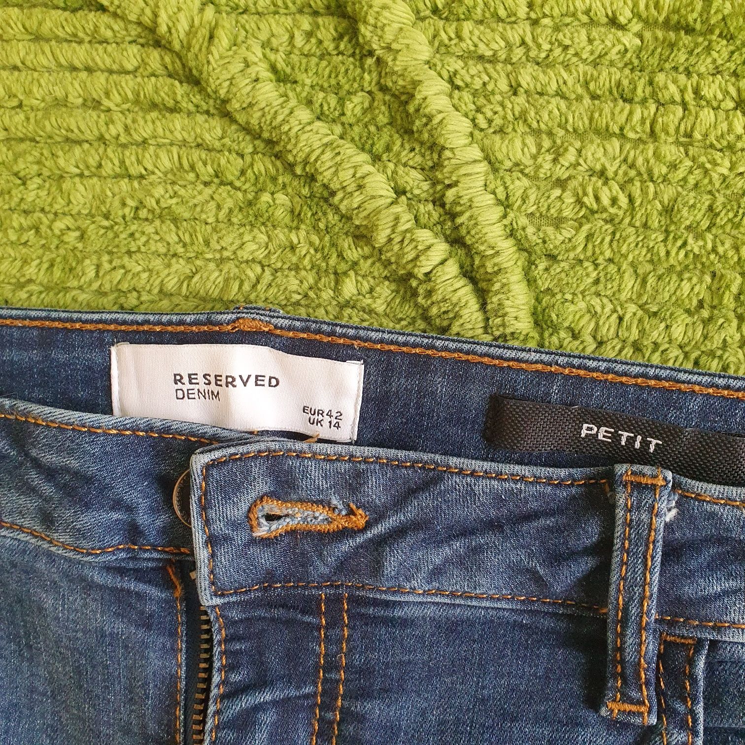 Klasyczne jeansy z reserved
