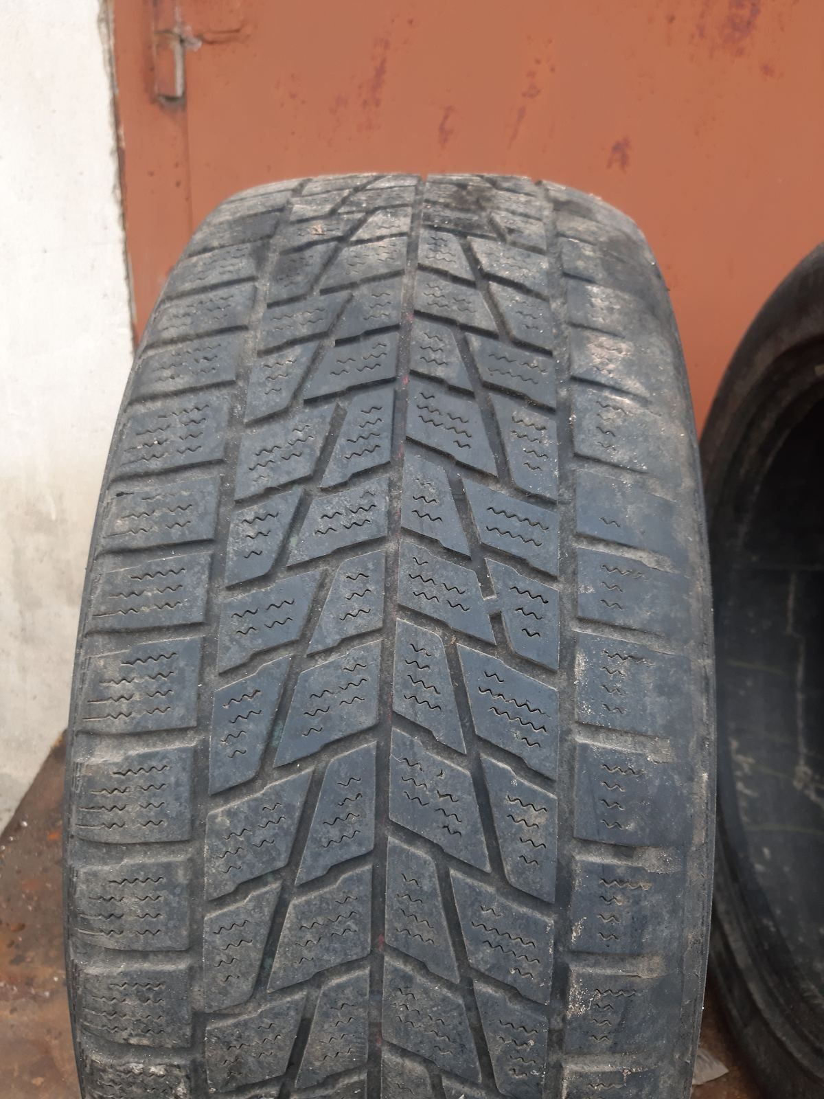 BRIDGESTONE шини 235/50R18