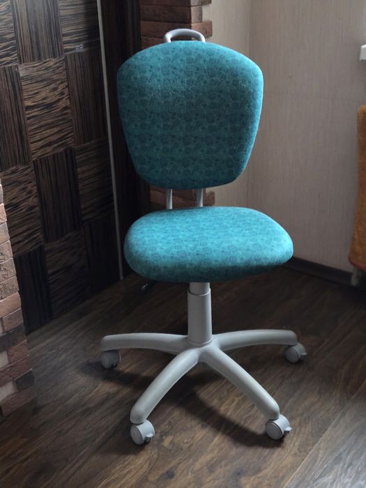 Стул дитячий до письмового столу