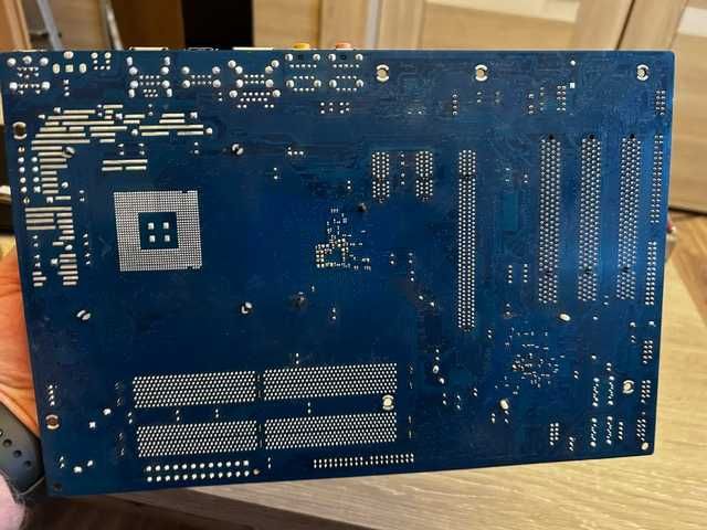 ASROCK p5b-de + intel Q8200 2.4ghz + ddr2 512mb/400
