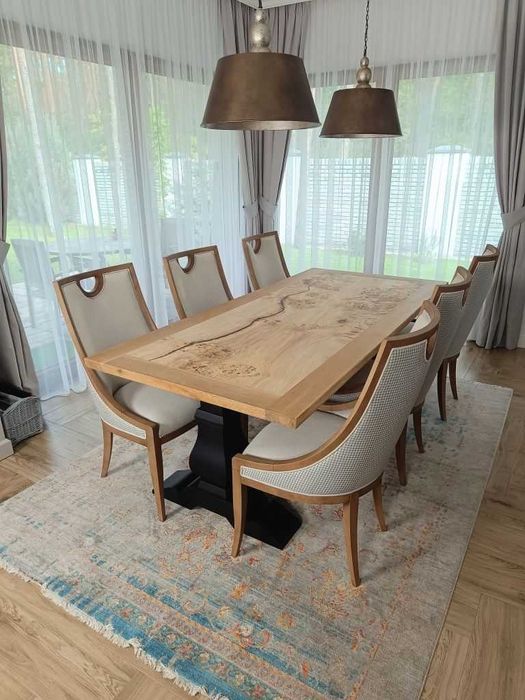 Дубовый стол . Монолитная столешница из капа тополя в дубовой раме.