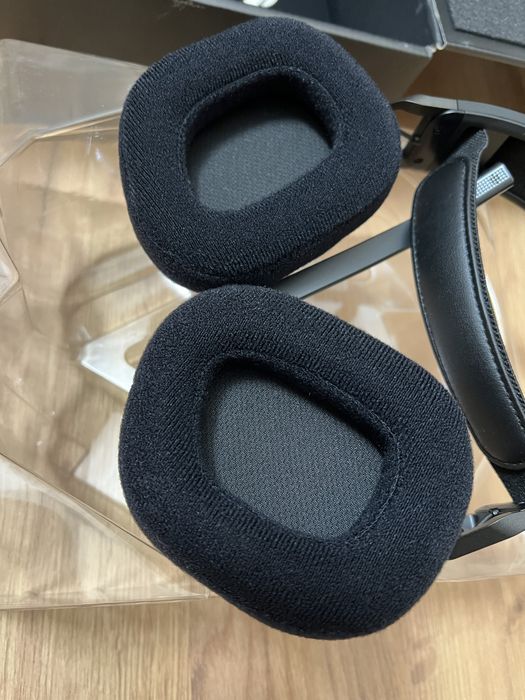 Corsair HS80 RGB Wireless Elite Premium Black White
