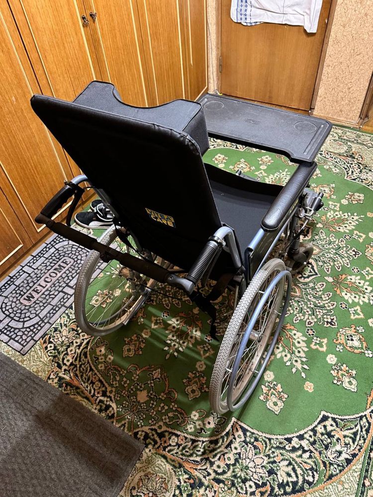 Продам инвалидную коляску