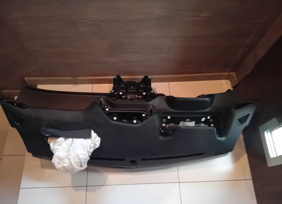 Sprzedam deskę rozdzielczą peugeot 2008 do regeneracji!