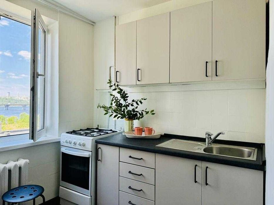 2 Кімнатна квартира Лівобережна Березняки Дніпровська набережна 11