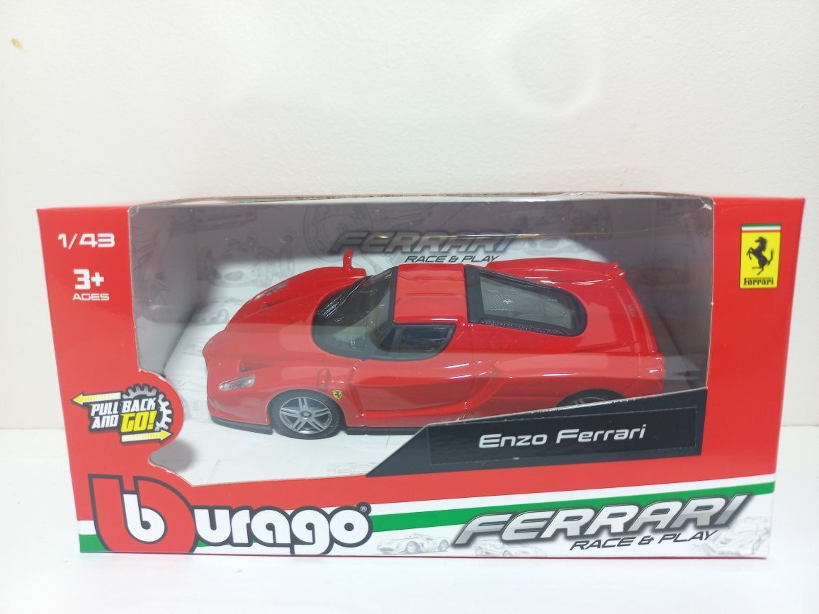 Bburago auto z napędem Enzo Ferrari,skala 1:43