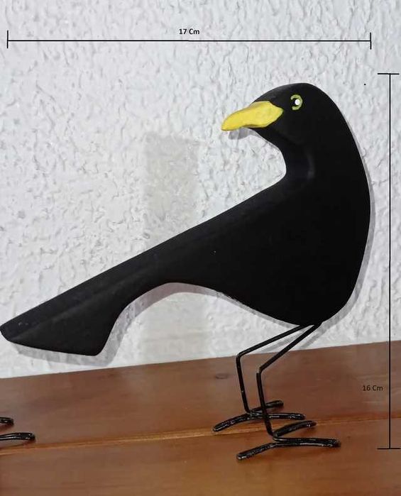 Conjunto de melros em madeira.