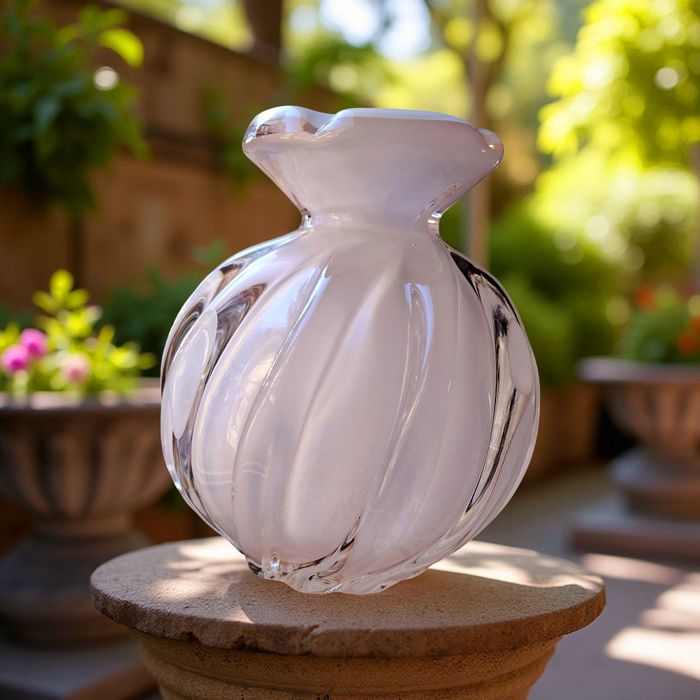 Wazon Egermann, Czeskie szkło artystyczne
Kolor wazon opalowy z delika